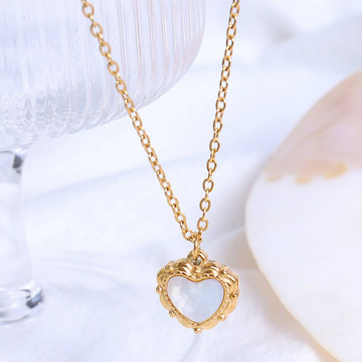HEART SHAPED SEASHELL GOLD PLATED NECKLACE