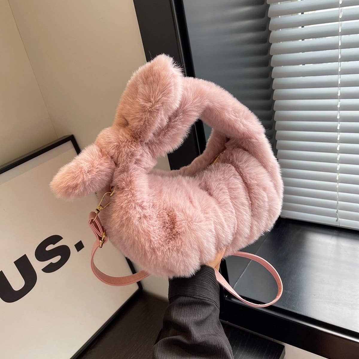 WINTER SOLID COLOR PLEATED CROSSBODY PLUSH BAG_CWAB3923