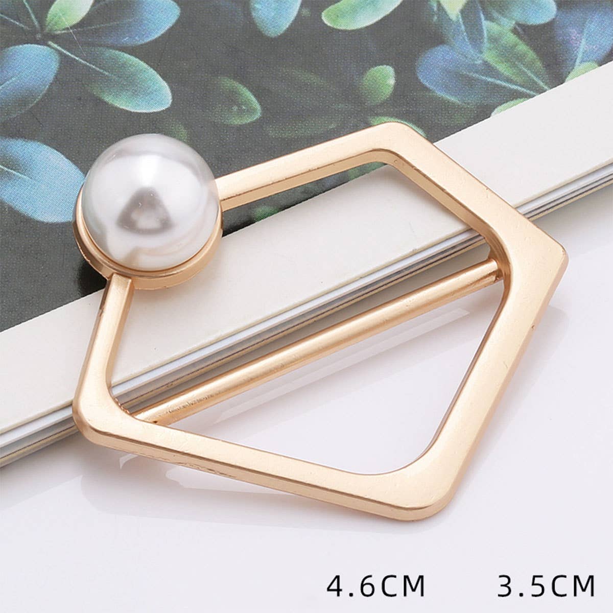 PENTAGONAL METAL WITH PEARLS SCARF RING_CWMM2161