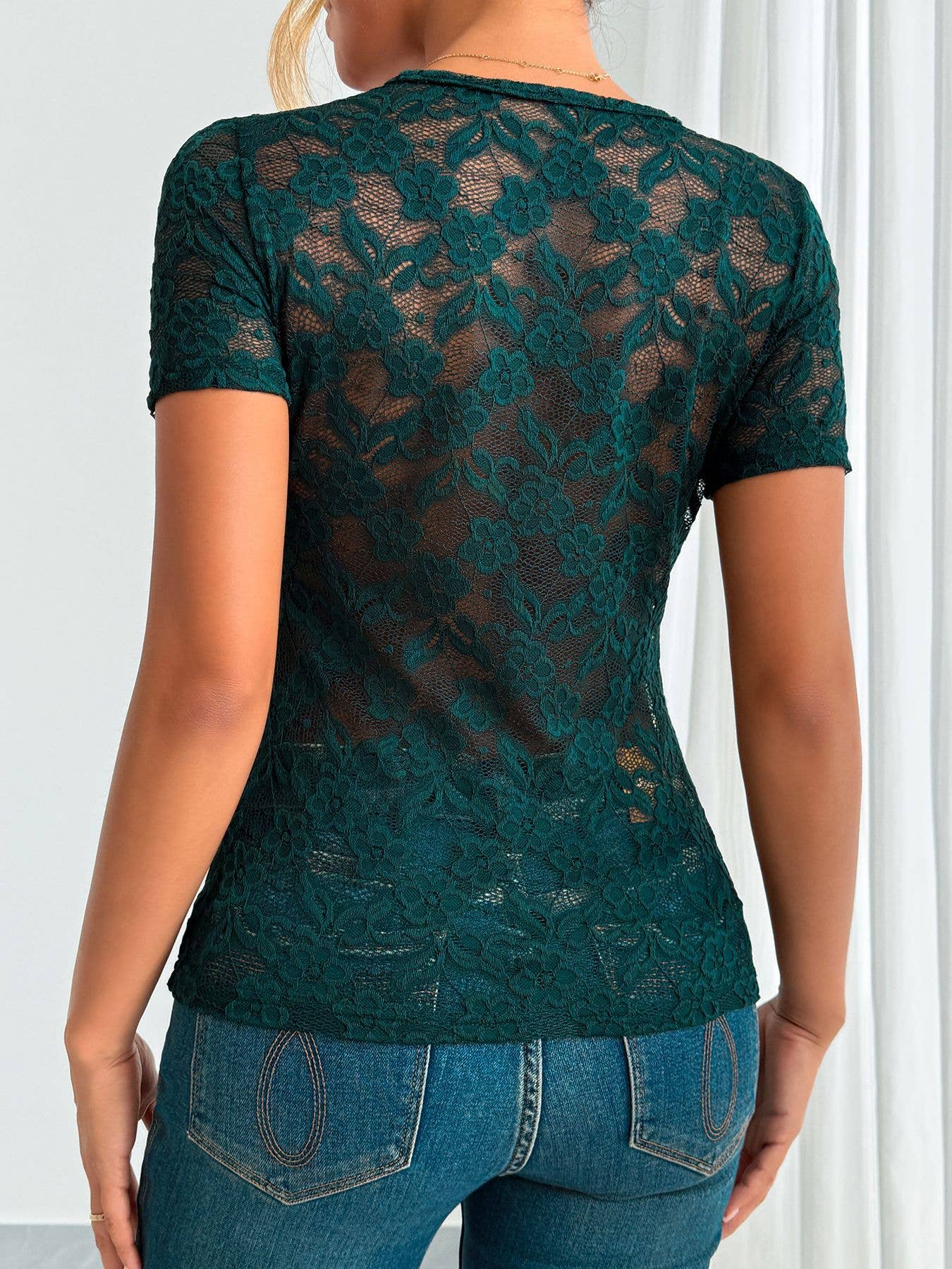 Lace solid color fitted V-neck short-sleeved top