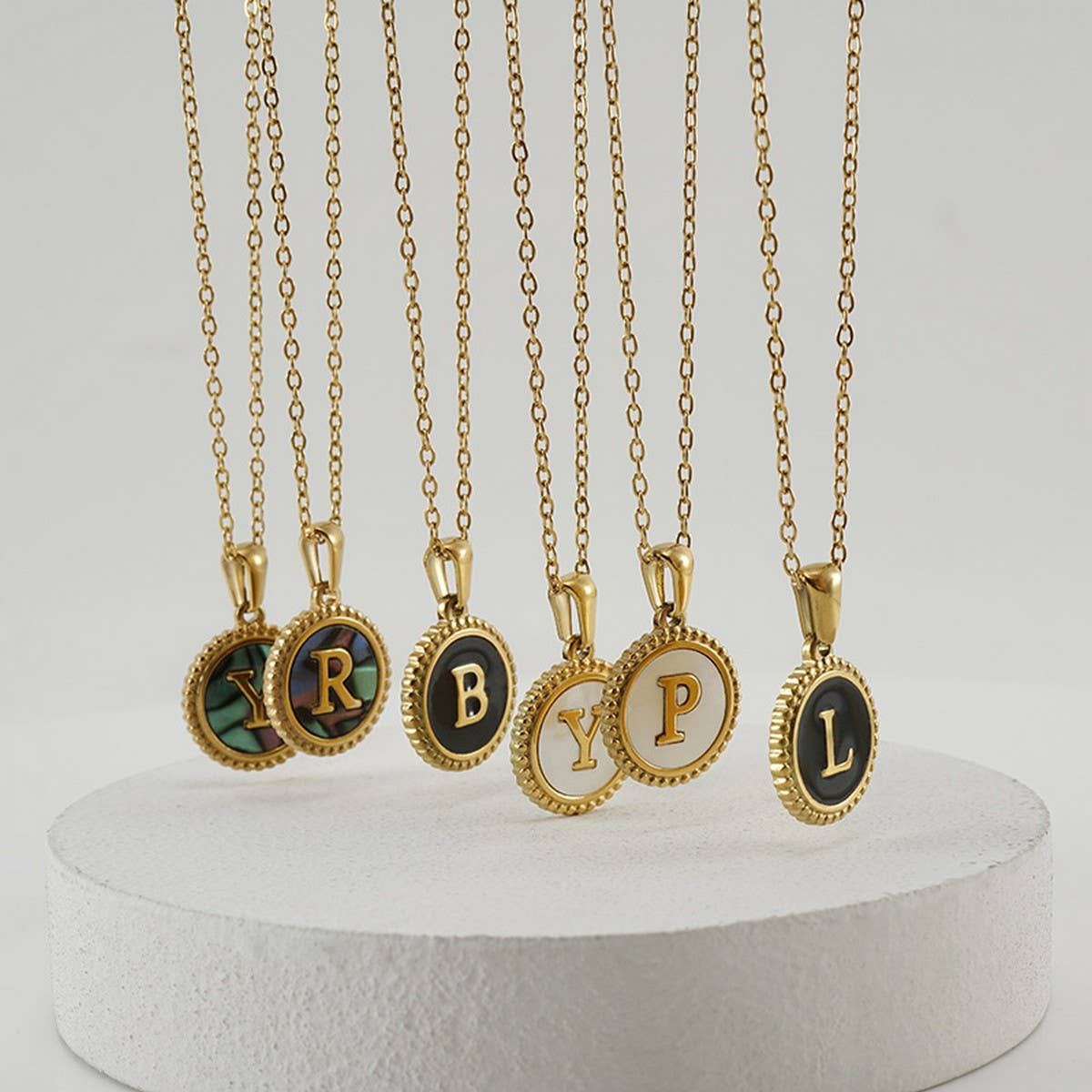 CWAJE1940_Simple Round White Shell Letter Necklace