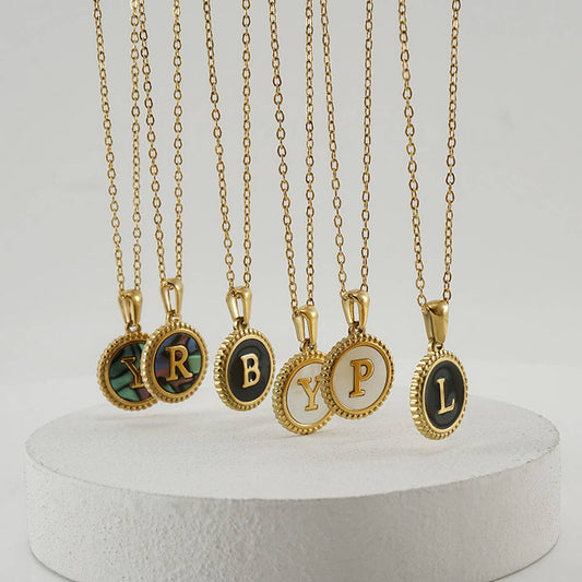 CWAJE1942_Simple Round Colorful Shell Letter Necklace