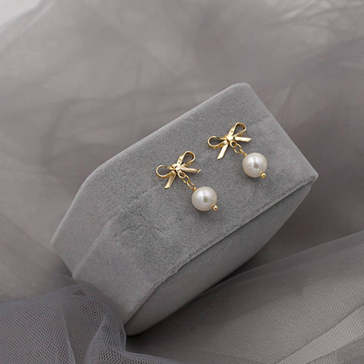 FASHIONABLE AND VERSATILE BOW PEARL EARRINGS_CWAJE1681