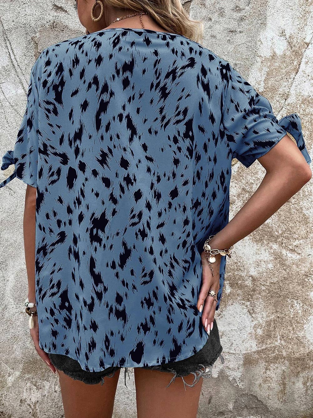 Leopard print blouse with round neck strap