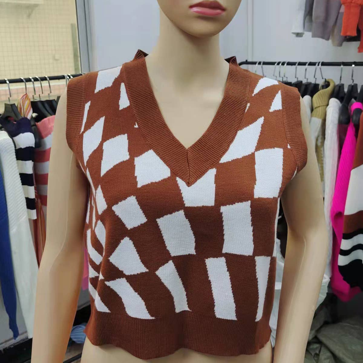 V-NECK KNITTED RHOMBOID MATCHING SHORT VEST STRAP