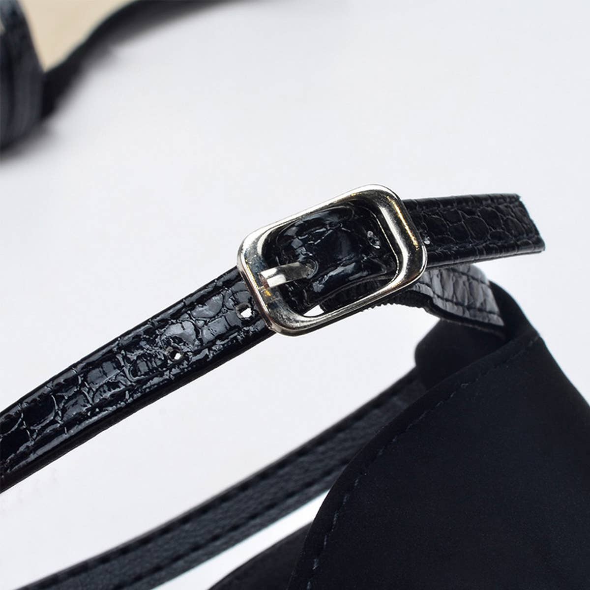 WOMEN POINTED FLAT SANDALS