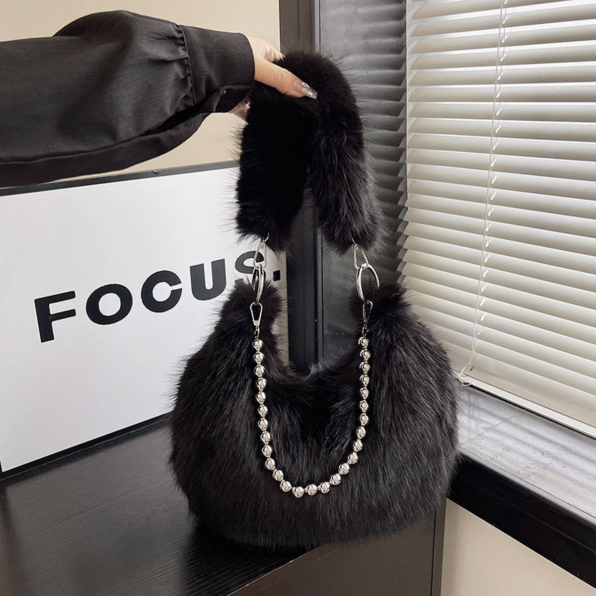 Faux Fox Fur Fluffy Bag Women Pearl Chain Shoulder_CUAB00566