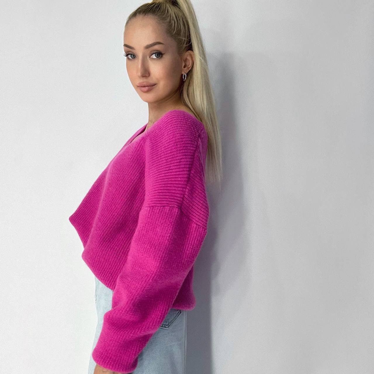 SLOUCHY V-NECK SWEATER WITH THICK LONG SLEEVES