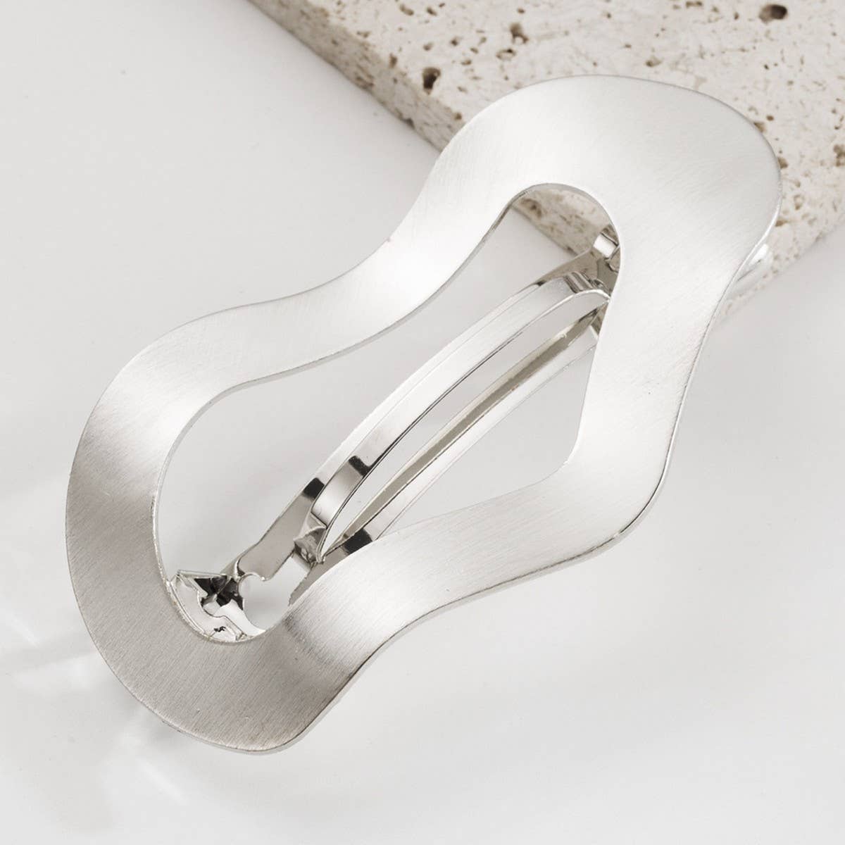 Minimalist Metal Oval Geometric Spring Hair Clip