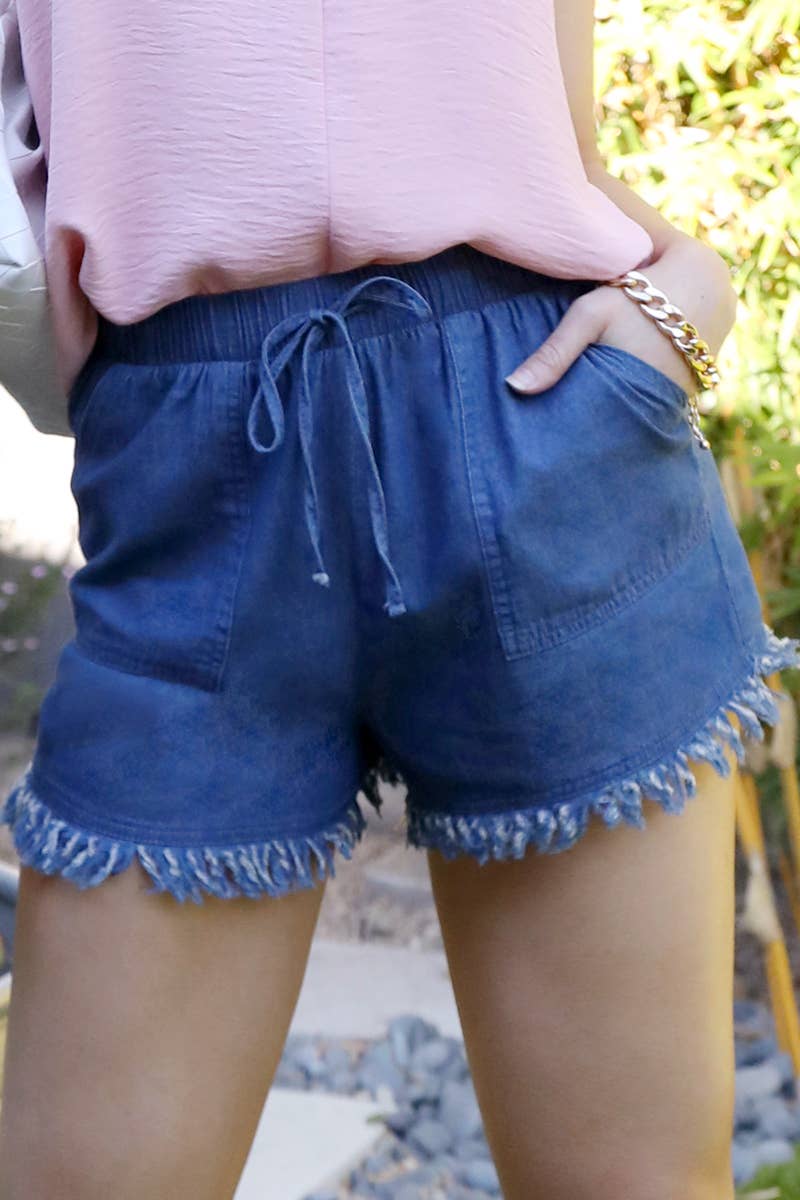 CWBSP134_FRINGE MINI HEM SHORTS WITH DRAWSTRING WAIST