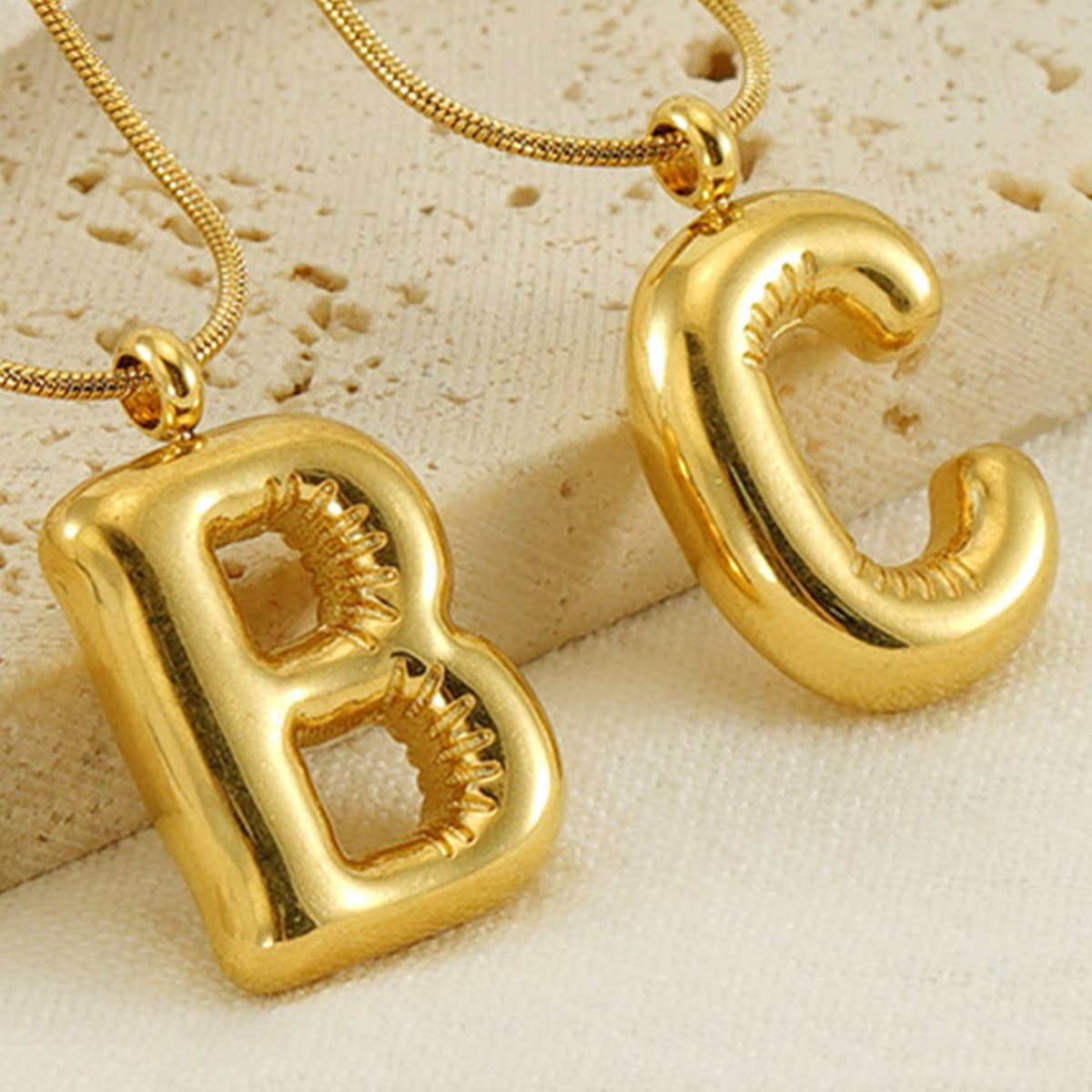 BALLOON STYLE 18K GOLD LETTER PENDANT NECKLACE_CWAJE0691