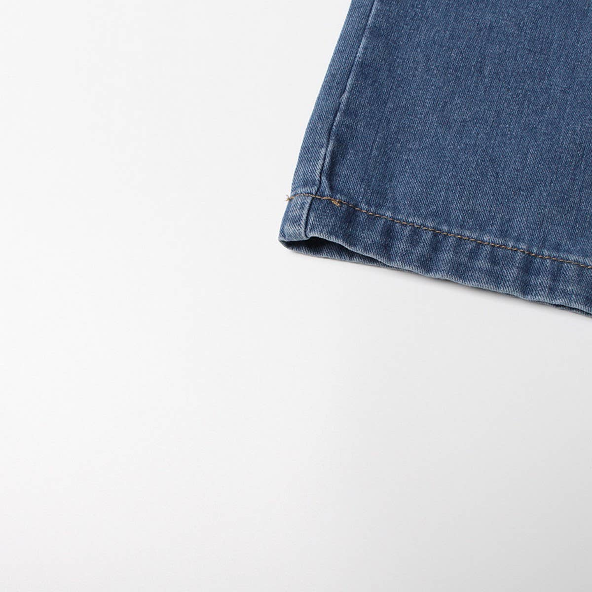 MID RISE STRAIGHT HOLLOW DIAMOND STUDDED JEANS