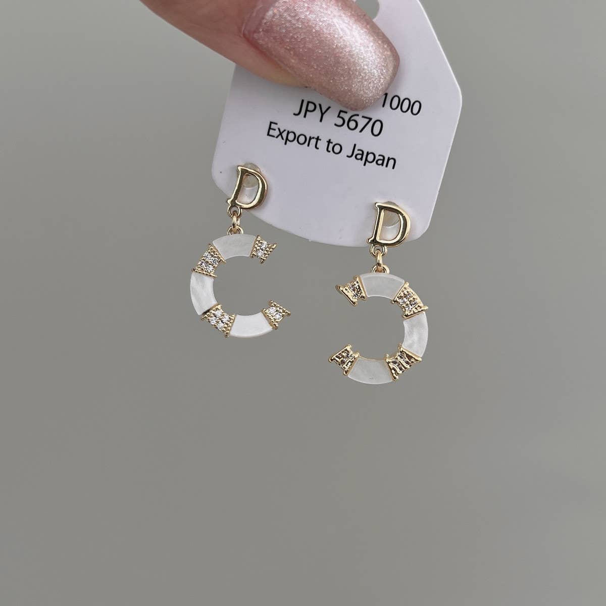 SMALL FRESH C-SHAPED EARRINGS_CWAJE2016