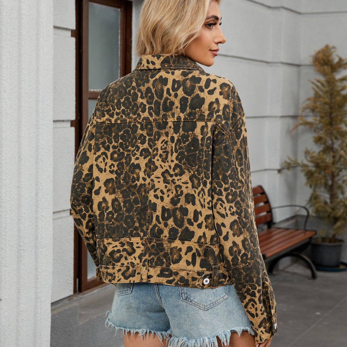 Wild and versatile leopard print denim jacket