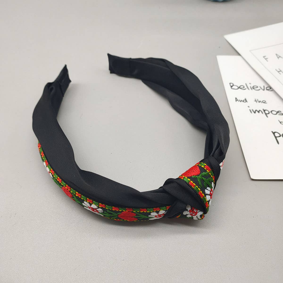 WIDE EMBROIDERED DOUBLE KNOT HEADBAND