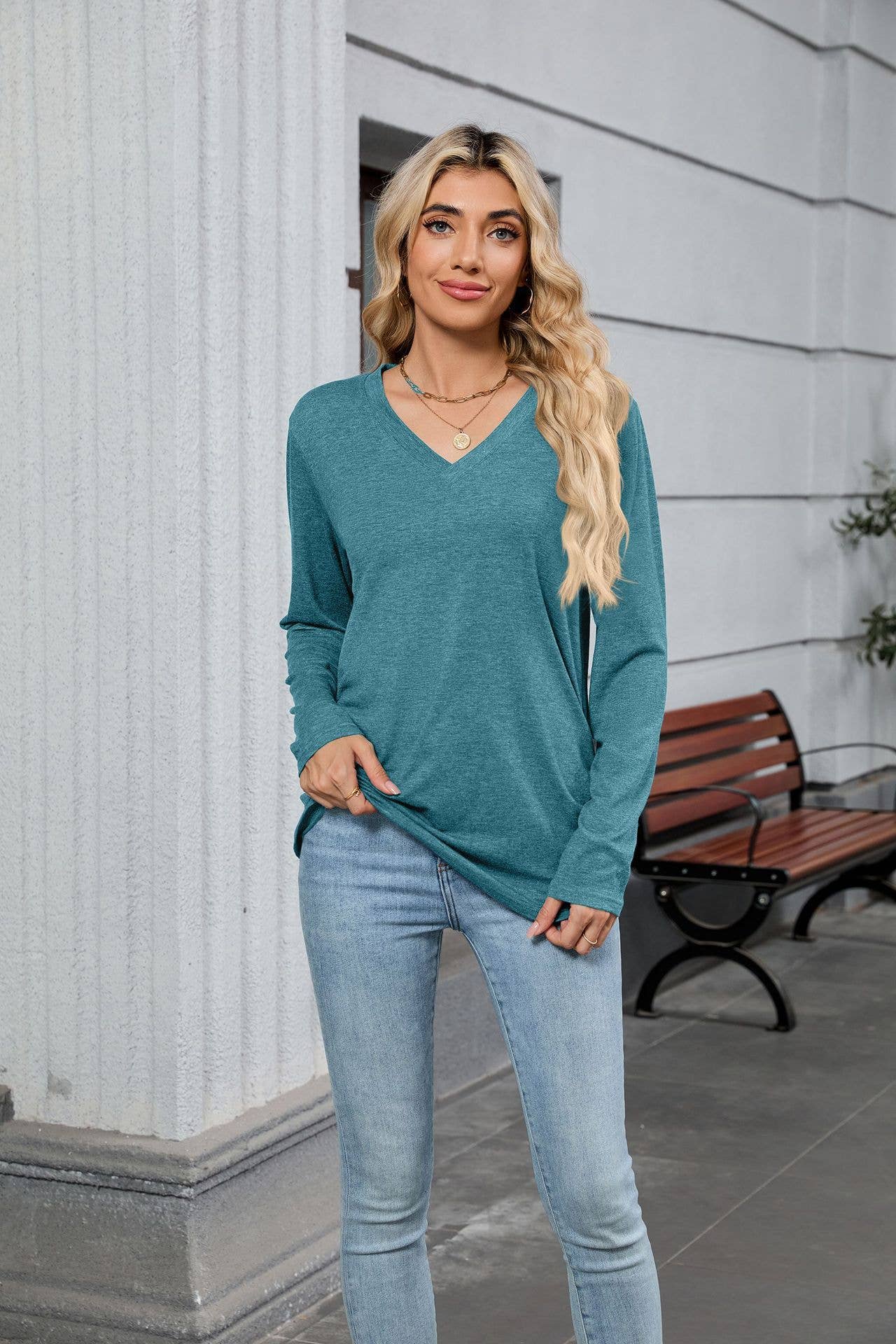 V-neck solid color loose long-sleeved T-shirt