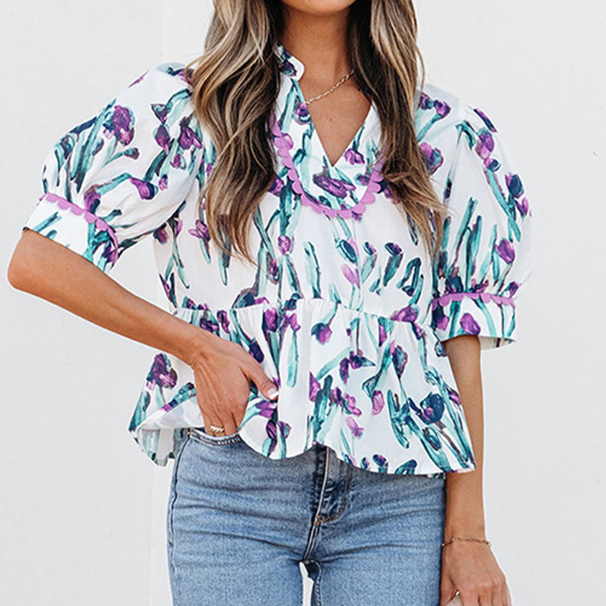 Stylish loose fresh printed V-neck T-shirt