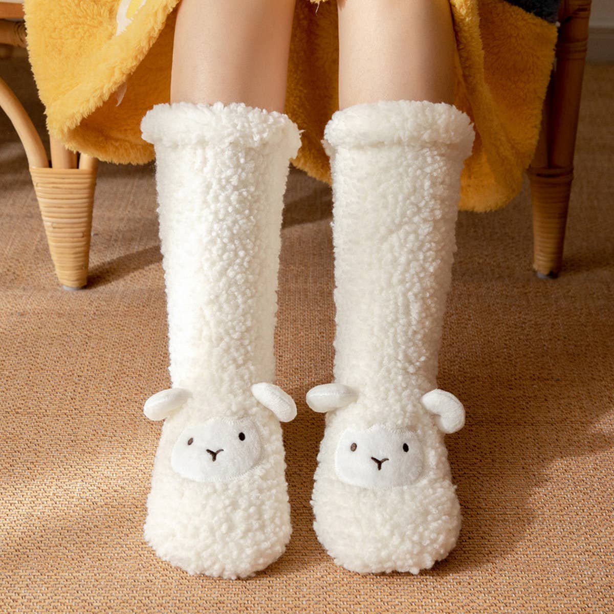 WOMEN LAMB PATTERN PLUSH INDOOR SLIPPERS
