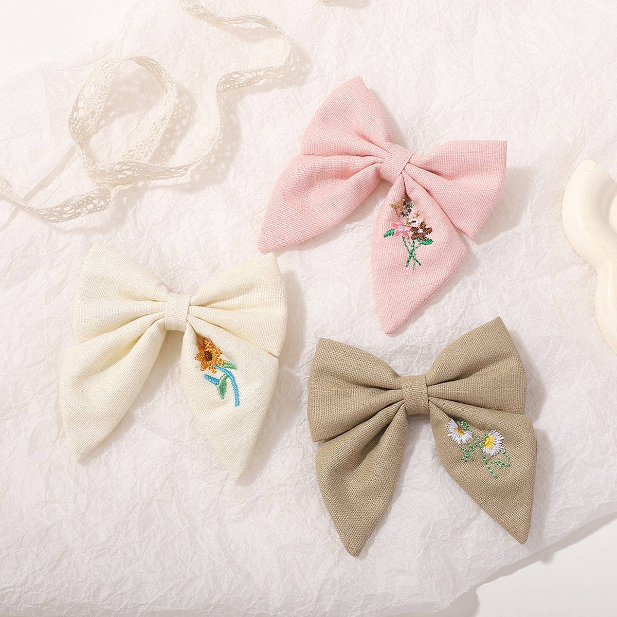CHILDREN'S EMBROIDERED FLORAL BOW HAIRPIN