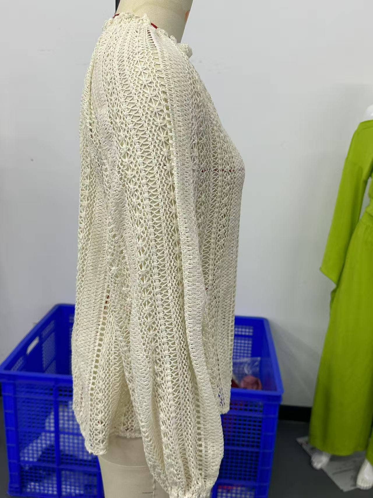 Hollowed-out lace V-neck single-breasted shirt