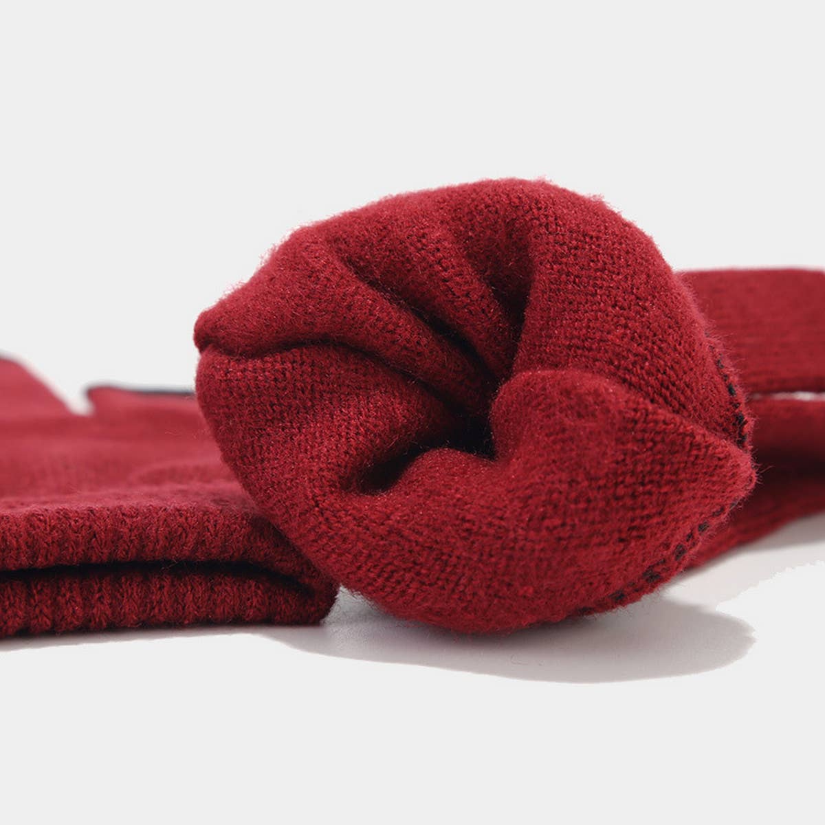 CASUAL HAT SCARF AND GLOVES THREE-PIECE SET_CWAH1625