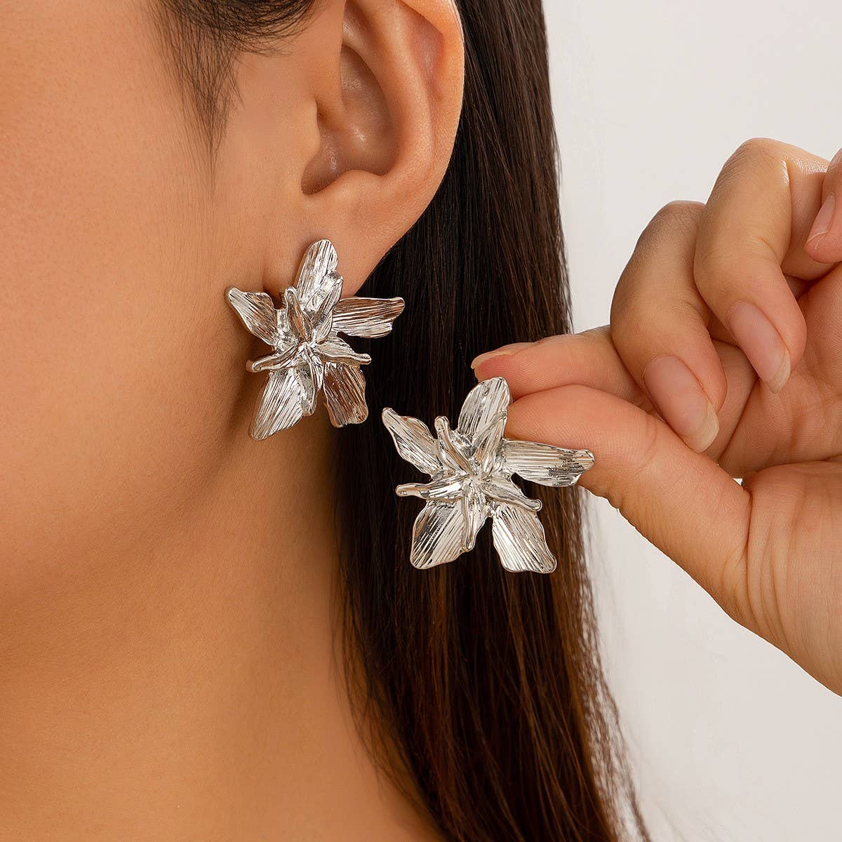 COOL AND SIMPLE RETRO FLOWER EARRINGS