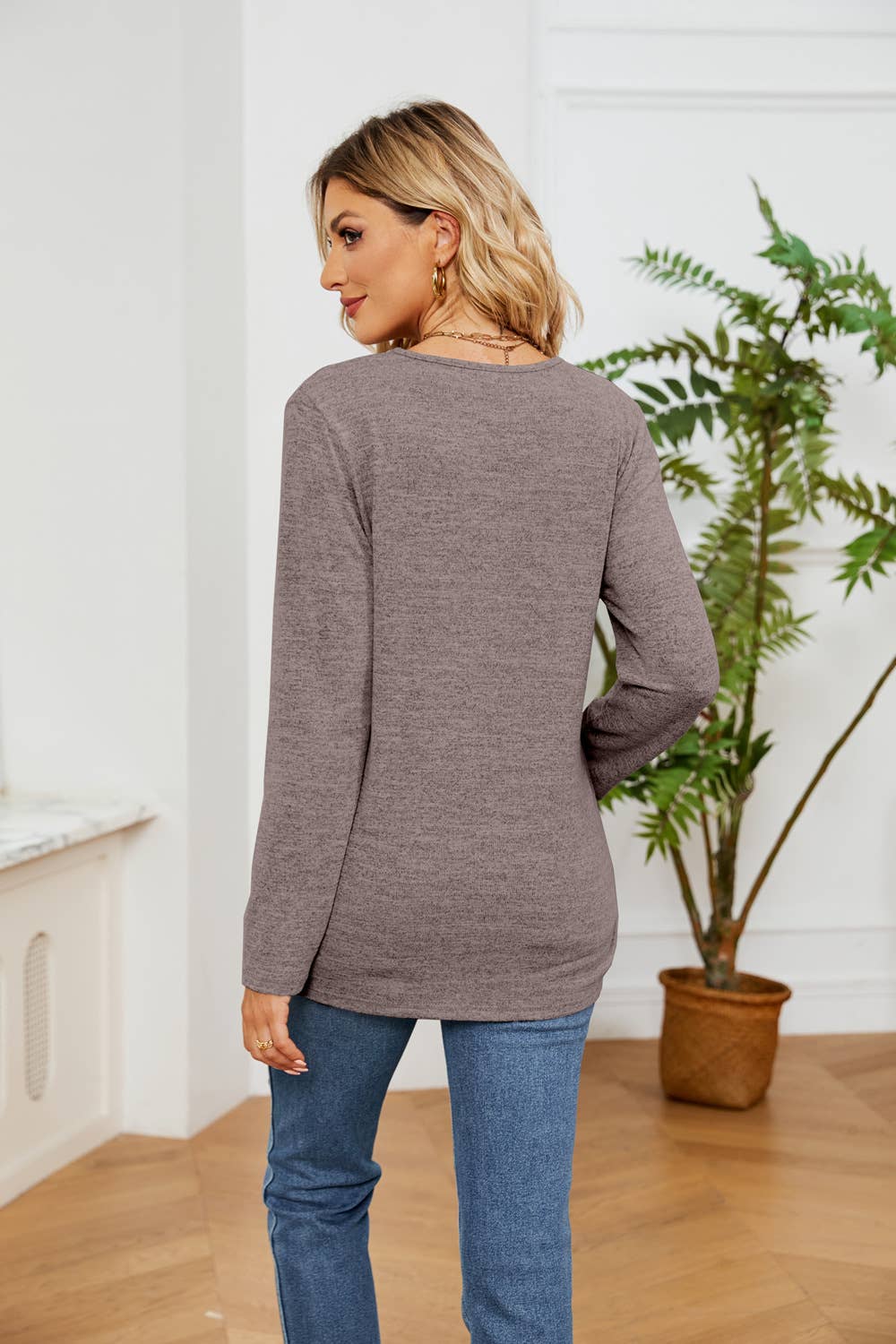 Solid-color V-neck loose long-sleeved T-shirt
