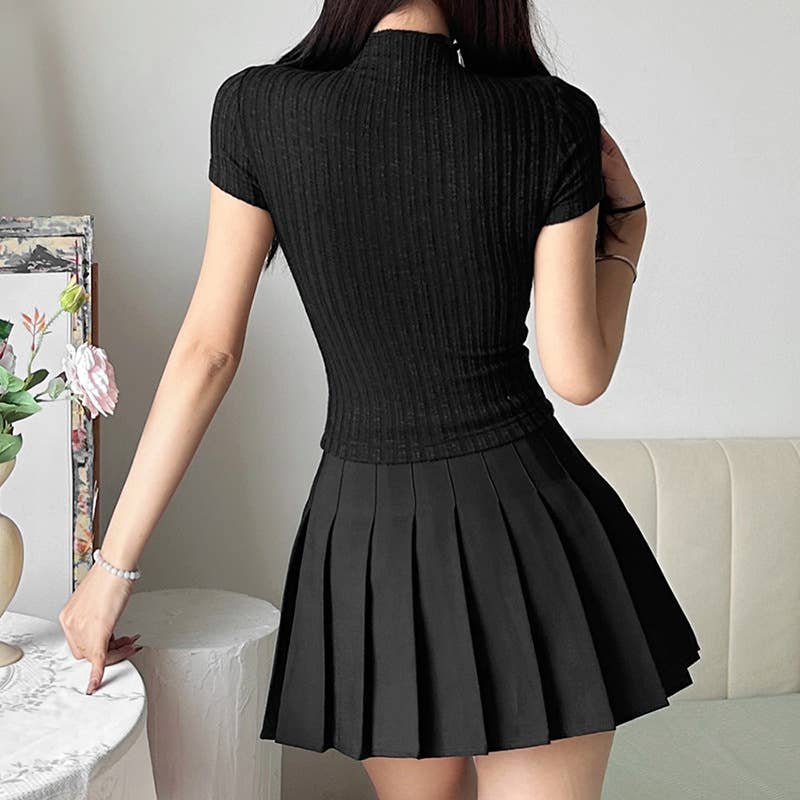 Slim-fit stylish crew neck with short sleeves