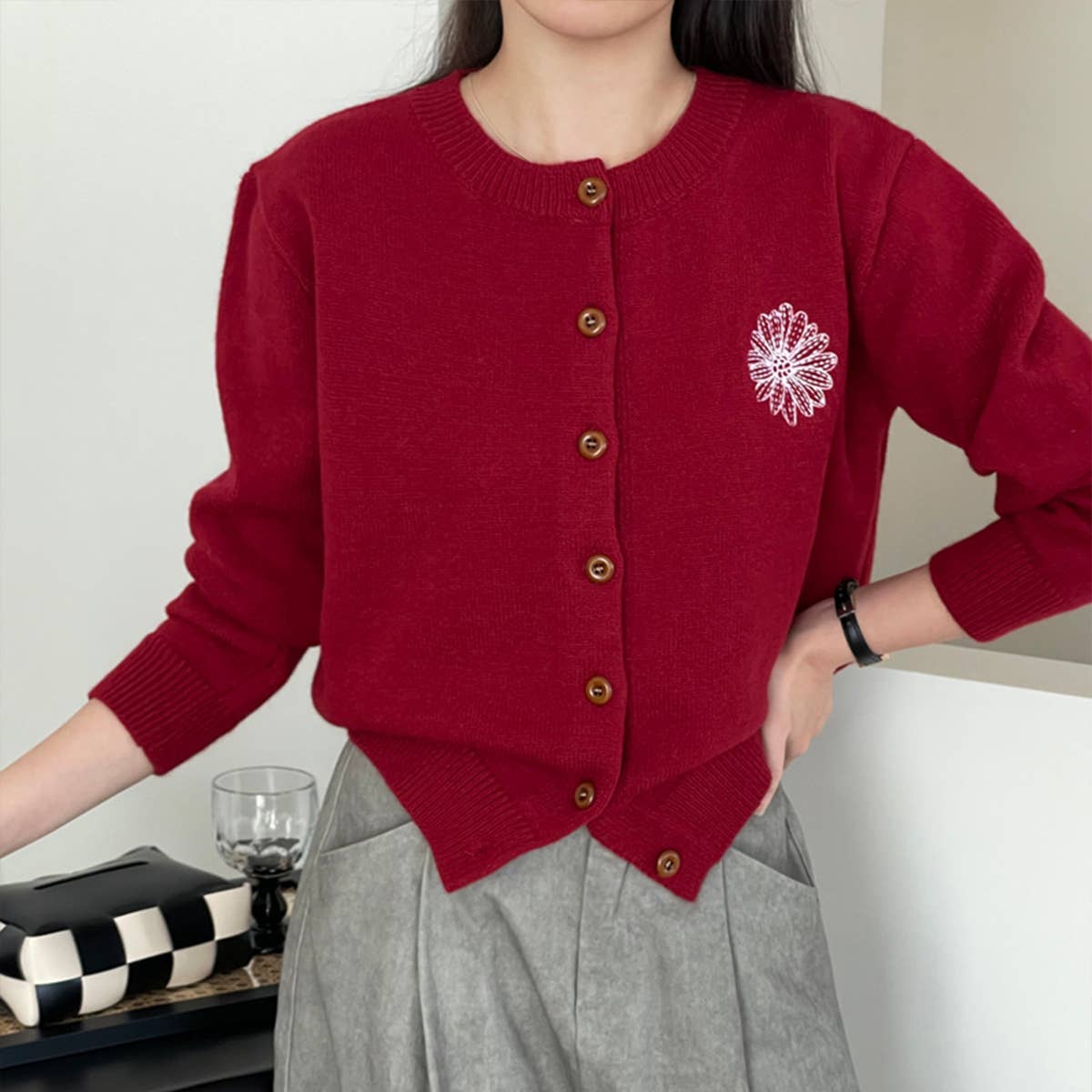 Embroidered crew-neck single-breasted cardigan