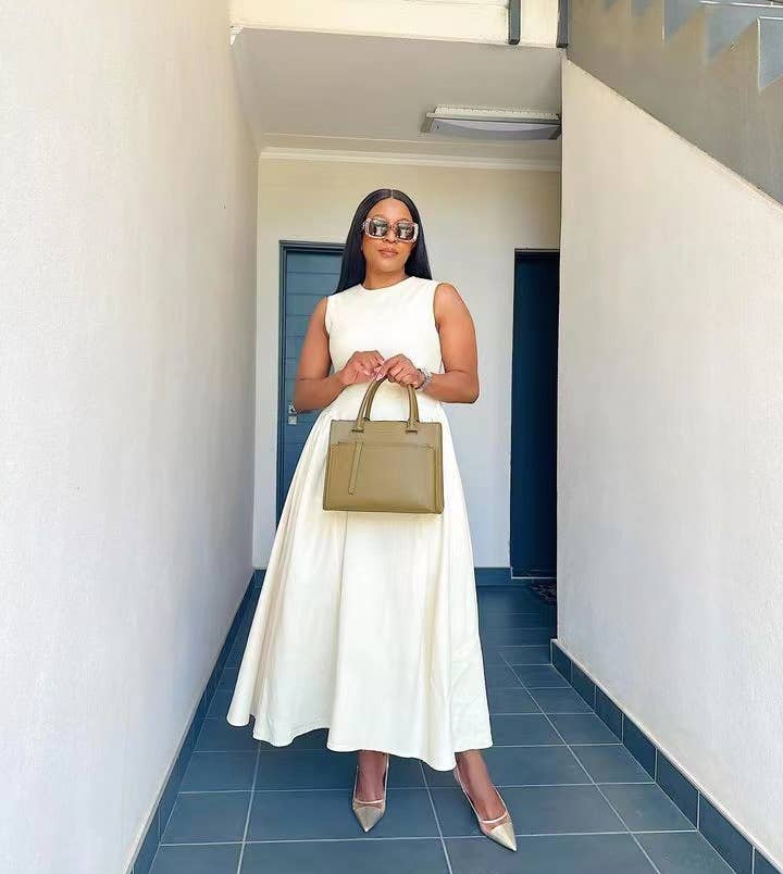 Sleeveless solid-color vest dress with large hem