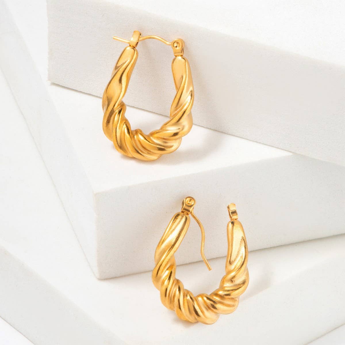 GOLD STAINLESS STEEL TWISTED U-SHAPED EARRINGS