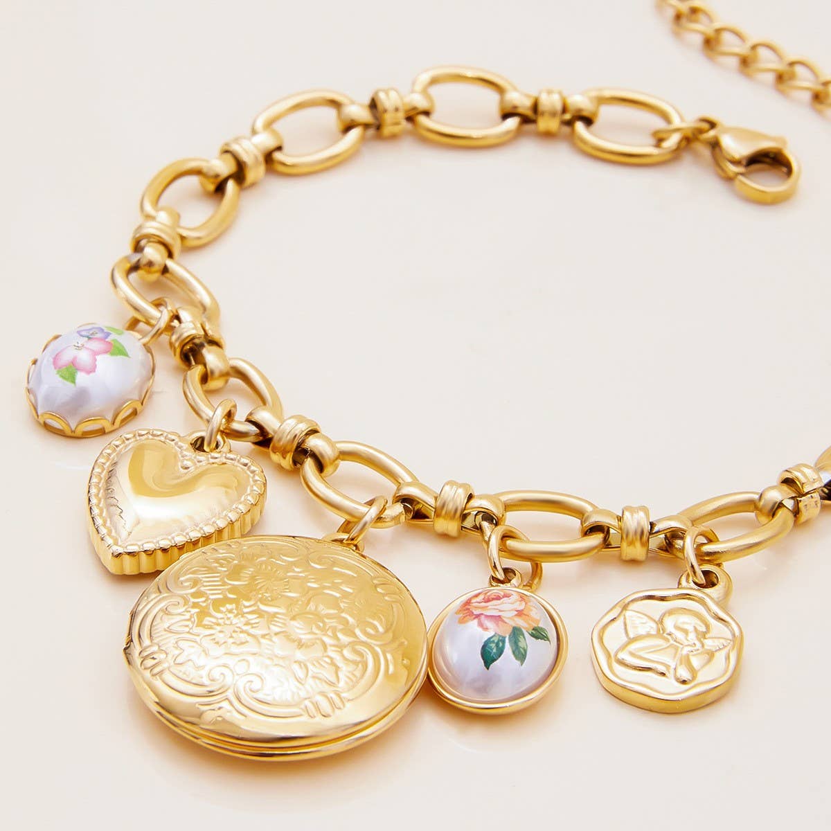 Sweet 18K Gold Pearl Angel Heart Photo Bracelet