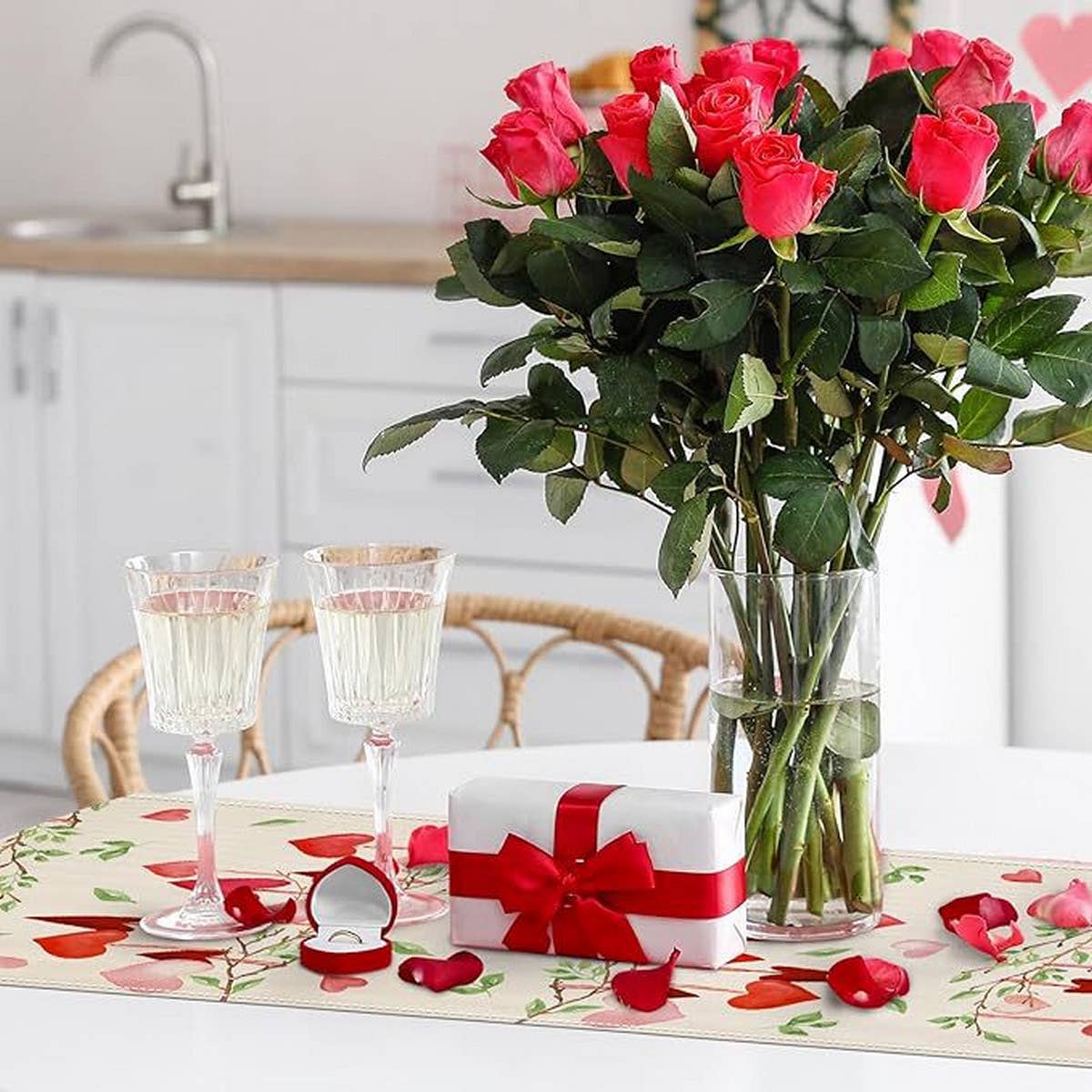 HOME VALENTINE'S DAY TABLE FLAGS AND TABLECLOTHS