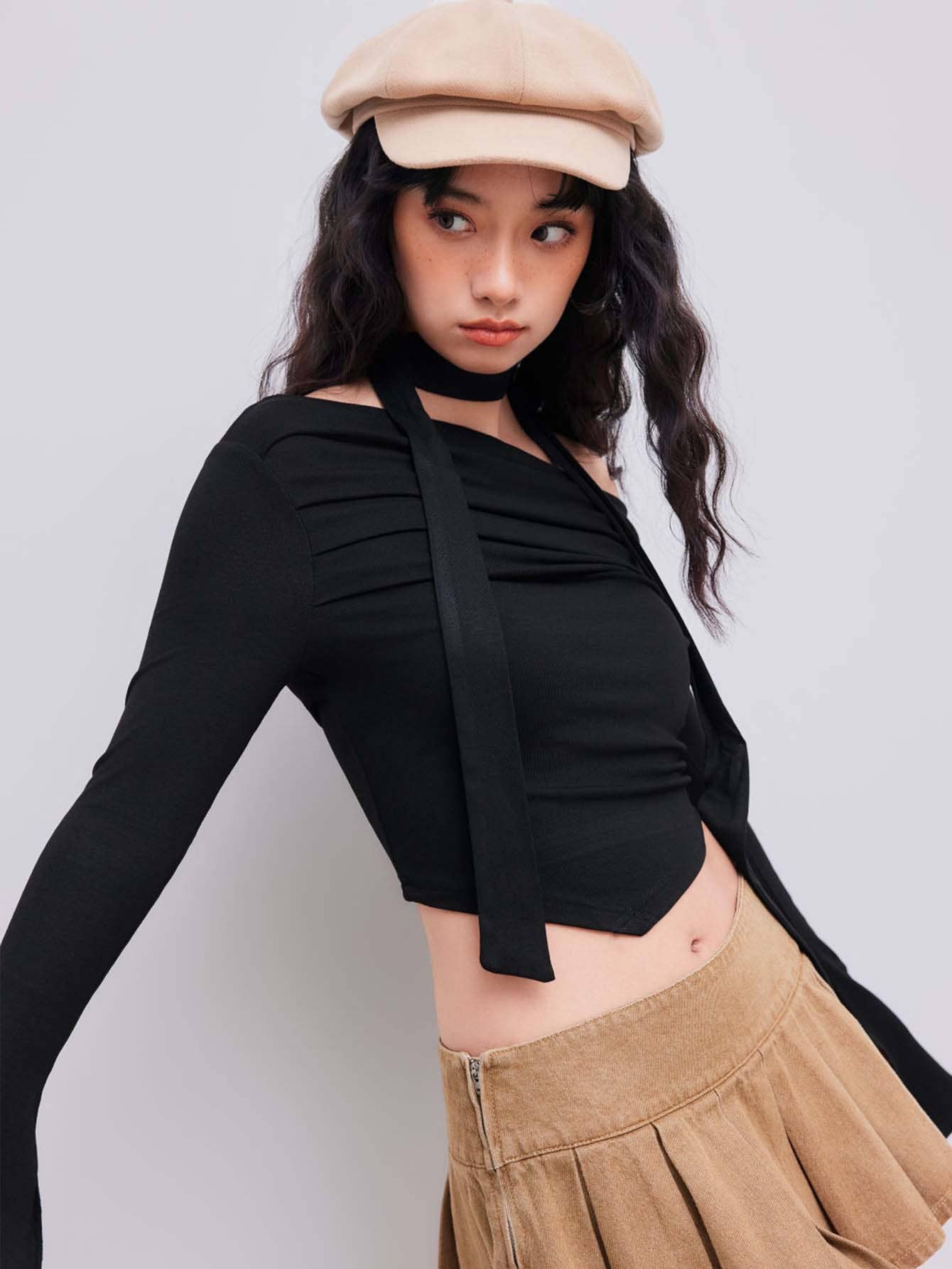 LINE NECK OFF-THE-SHOULDER DESIGN CROPPED TOP