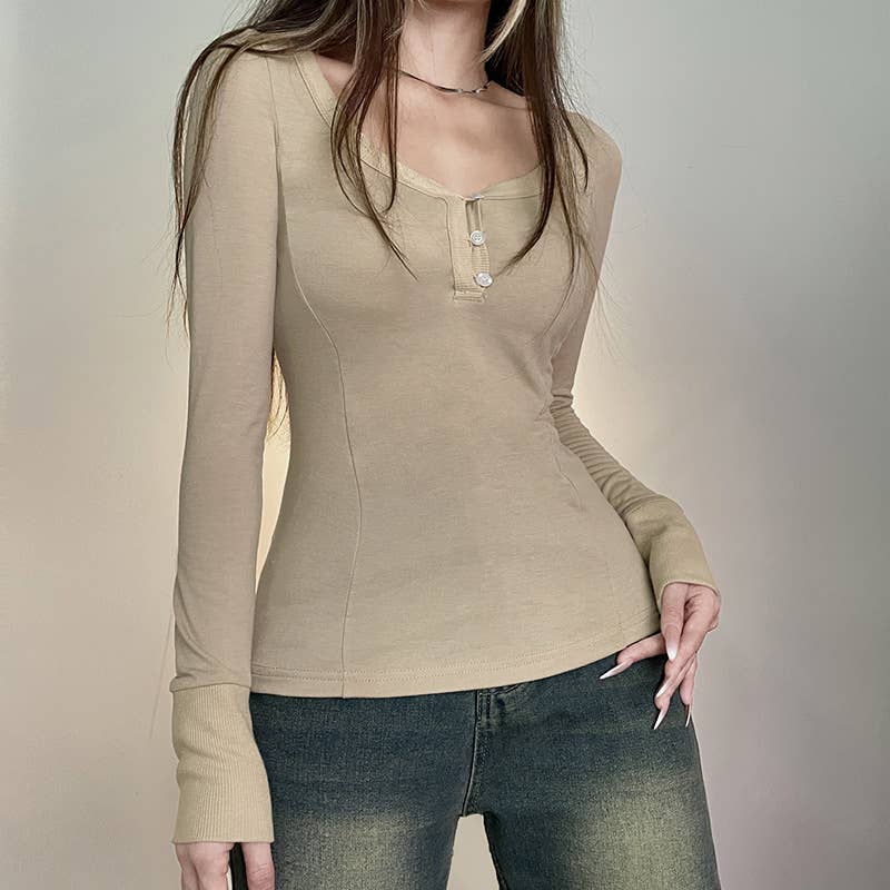 SLIM-FIT LOW-CUT ROUND NECK THREE-BUTTON T-SHIRT