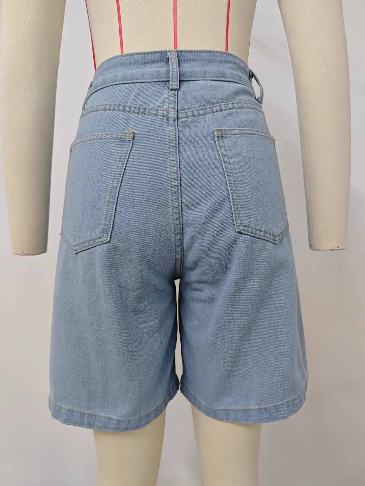 WASHED WAIST ADJUSTABLE DENIM QUARTER SHORTS