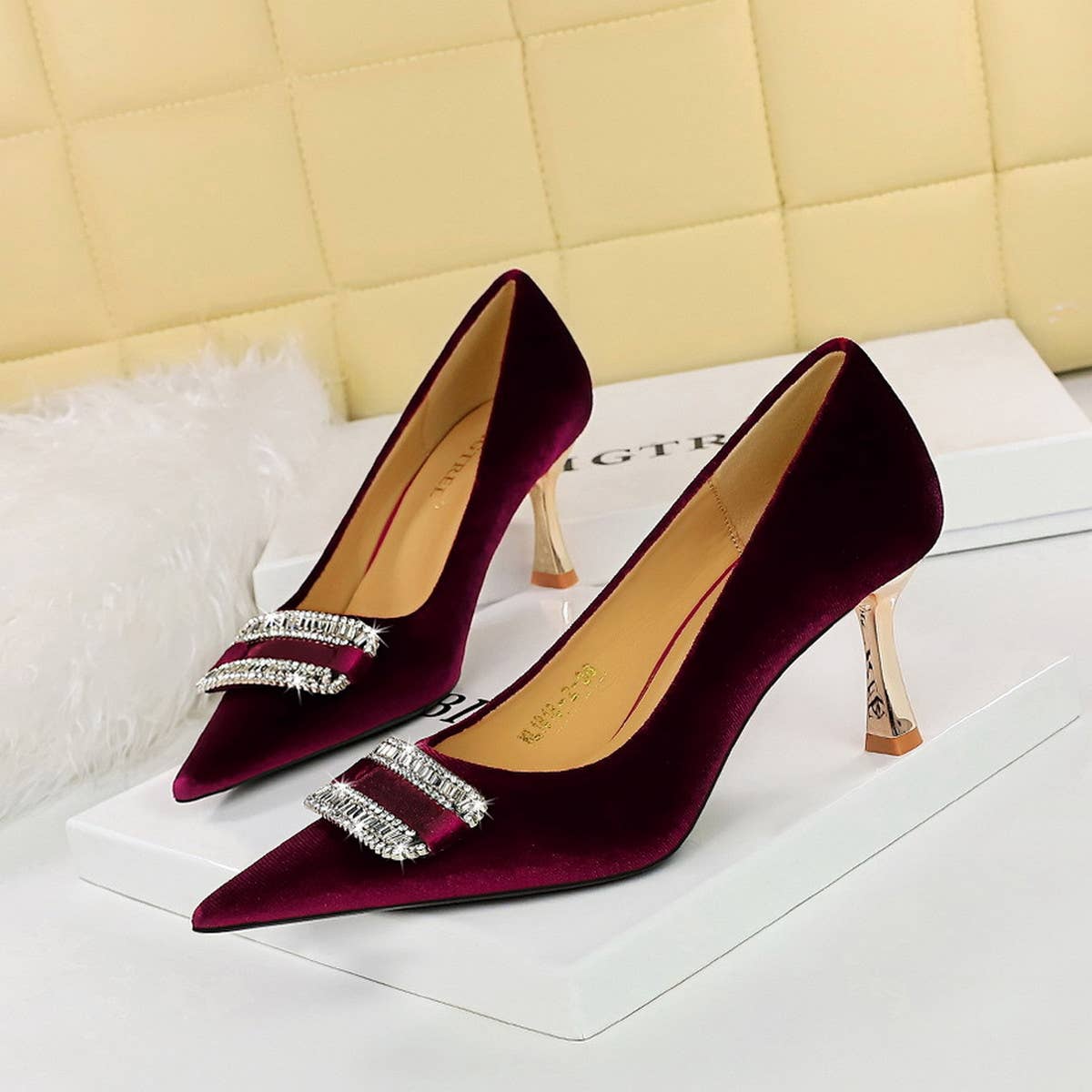SHALLOW POINTED TOE DIAMOND BUCKLE HIGH HEELS