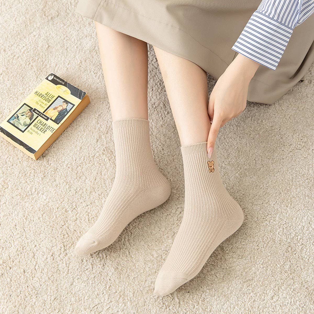 EMBROIDERED BEAR CUTE WOMEN'S SOCKS