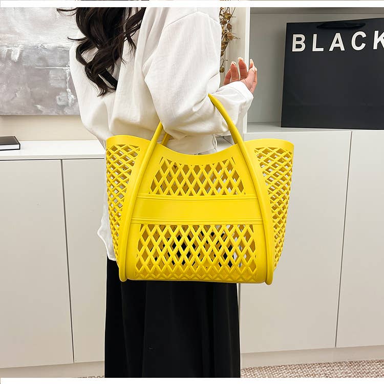 Large-capacity hand-held vegetable basket