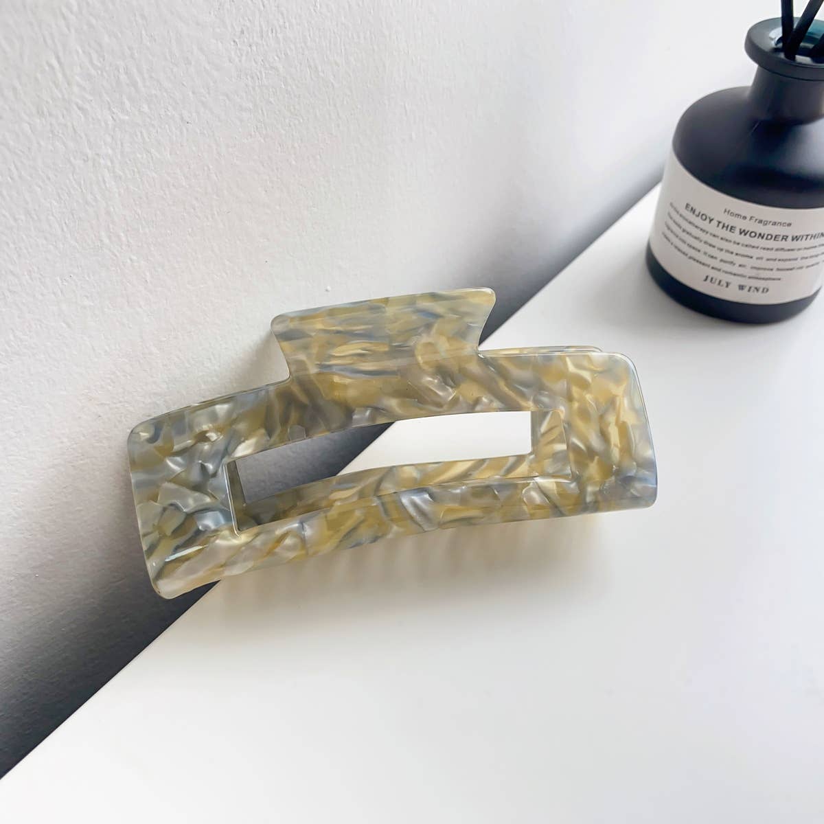 Retro and high-end acetate leopard hair clippers