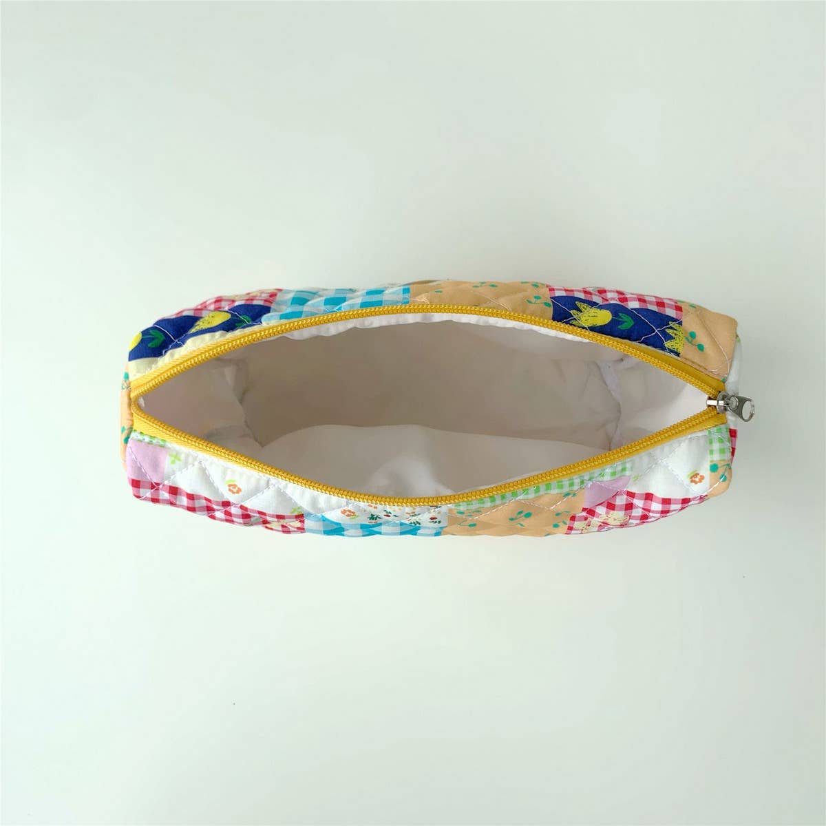 HANDHELD COSMETIC BAG WITH FLORAL PATTERN_CWAB1033