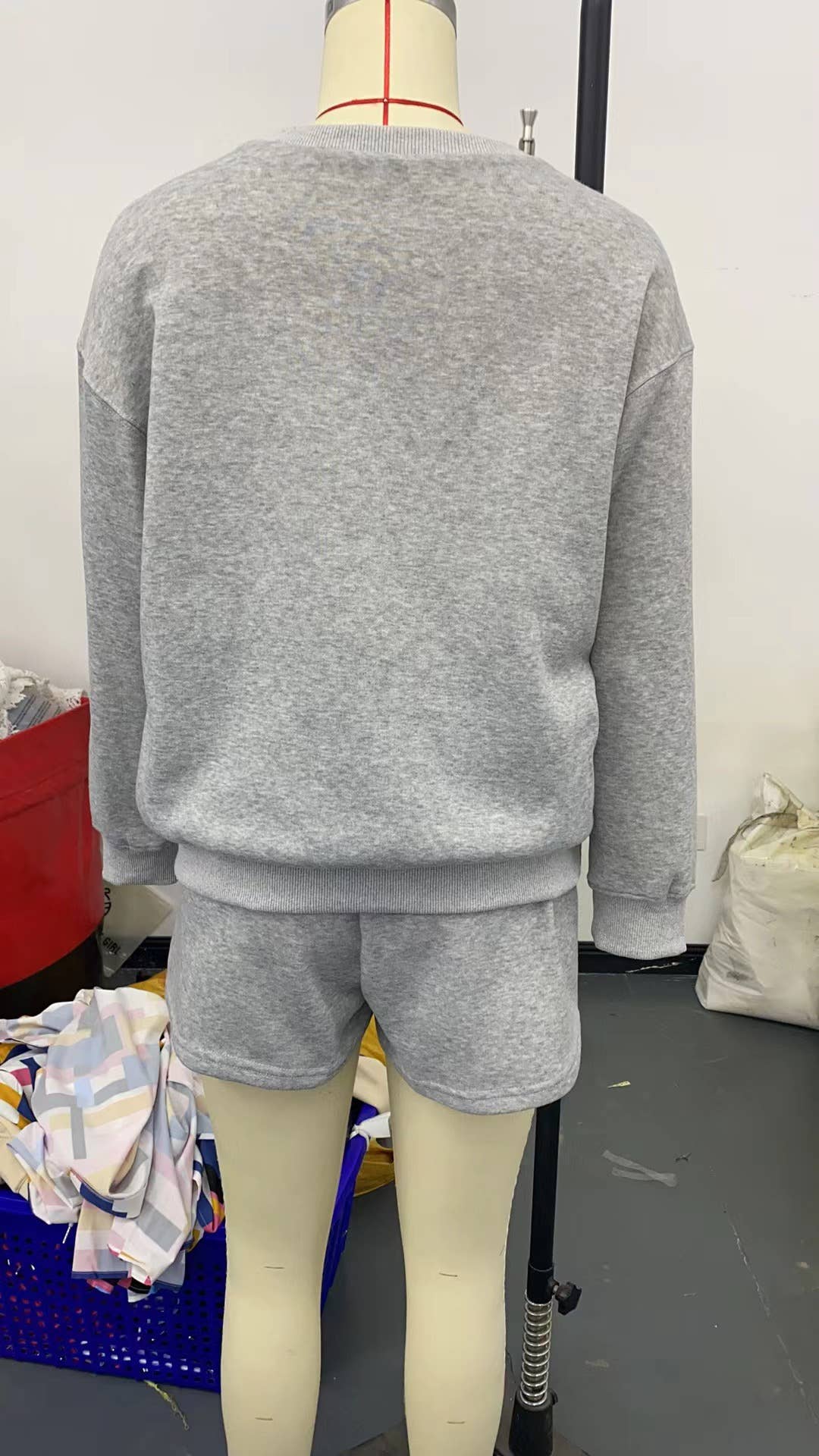 Three-inch sweatpants long sleeve sweatshirt set