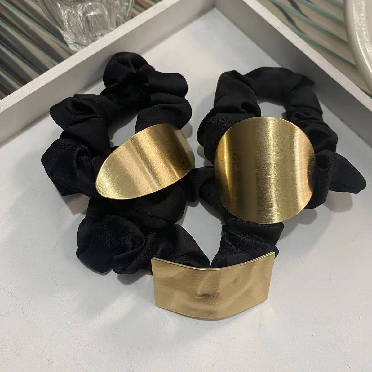 SIMPLE AND ELEGANT RUBBER HAIR SCRUNCHIES