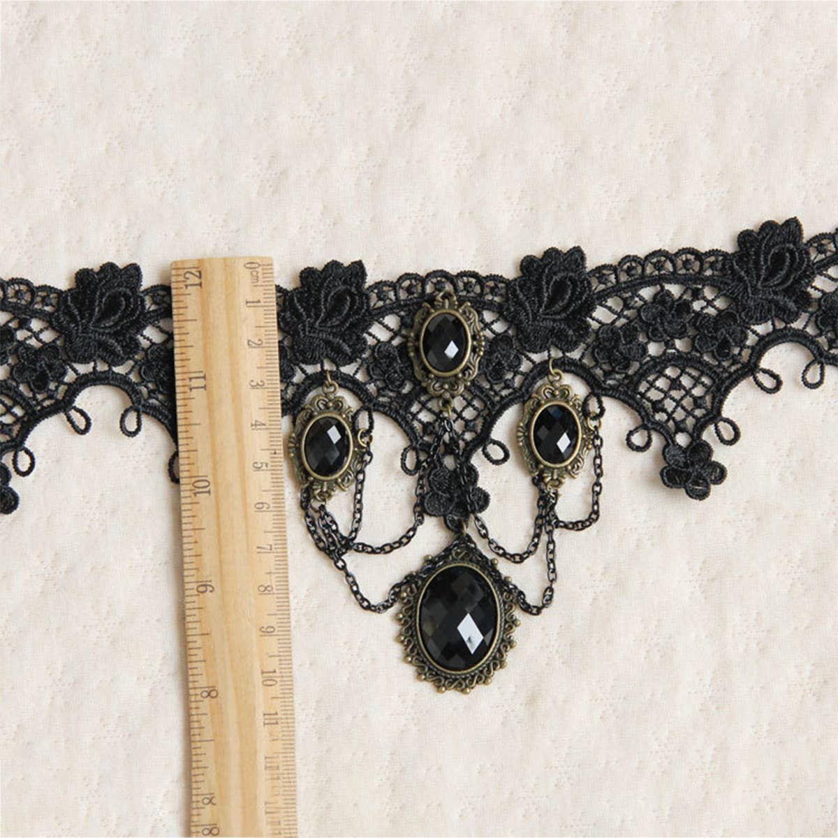 HALLOWEEN RETRO FLOWER CRYSTAL LACE SHORT NECKLACE