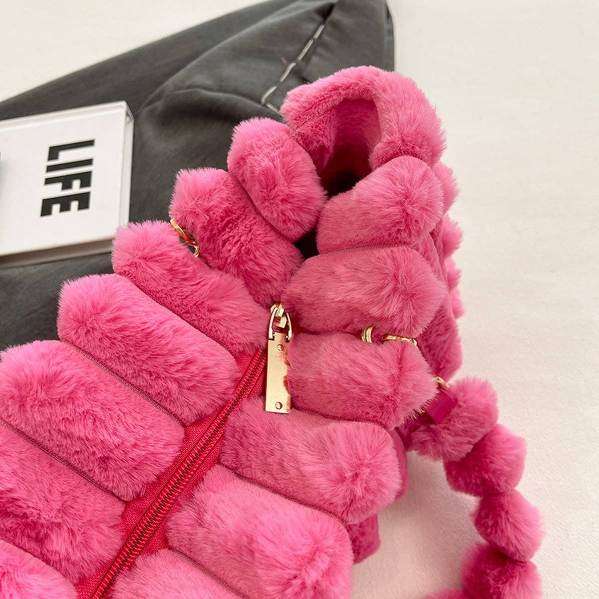 WINTER FASHIONABLE ALL-MATCH FUR BALL SHOULDER BAG_CWAB3986