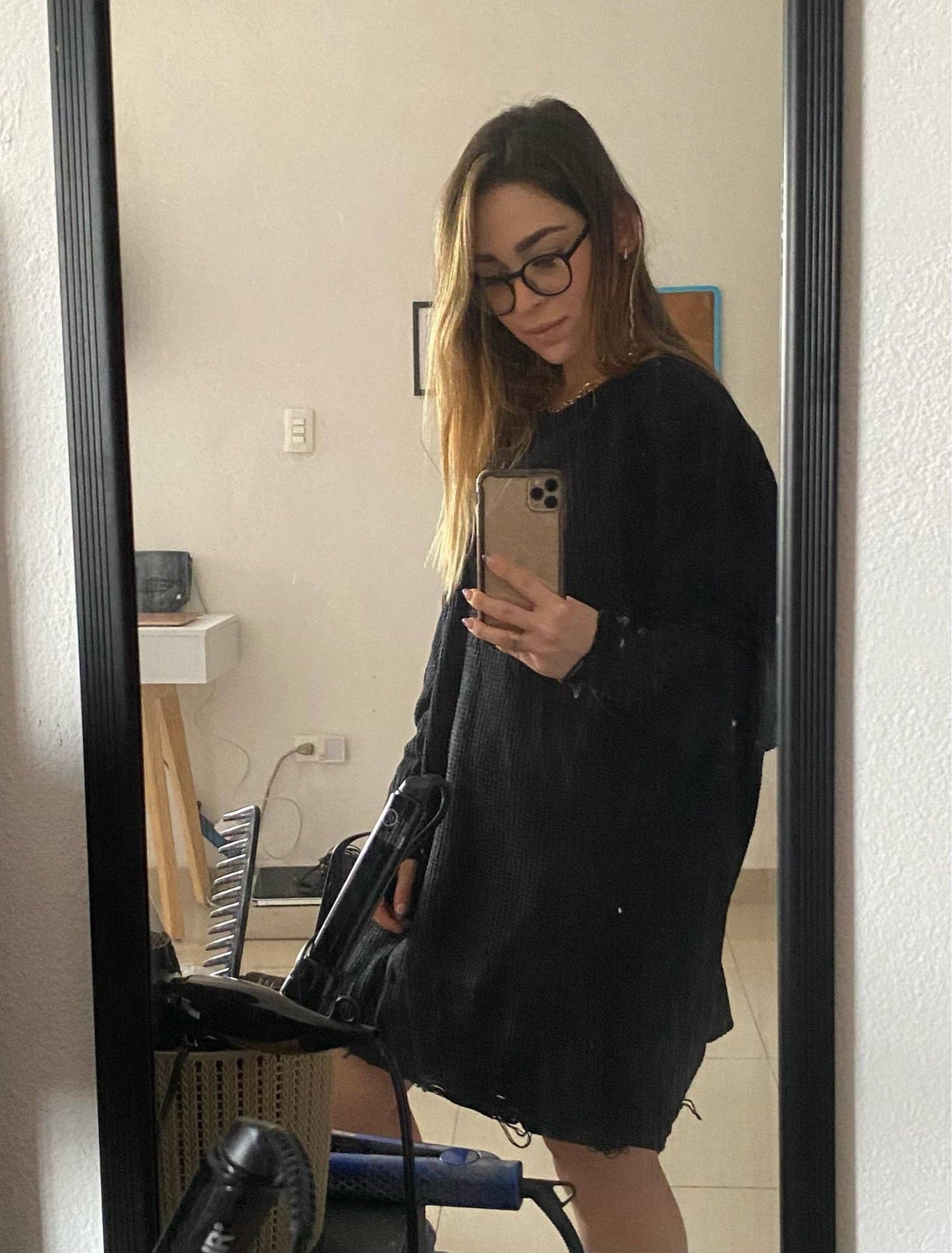 SOLID COLOR RIPPED MID-LENGTH CREW-NECK SWEATER