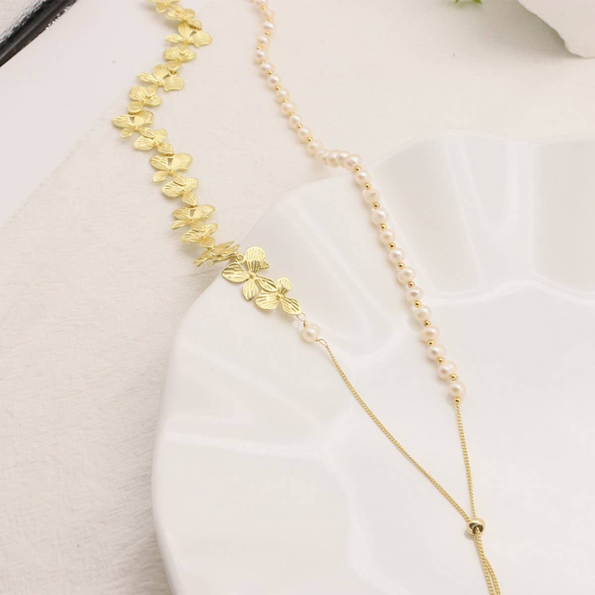 LONG LEAF NATURAL PEARL SWEATER NECKLACE