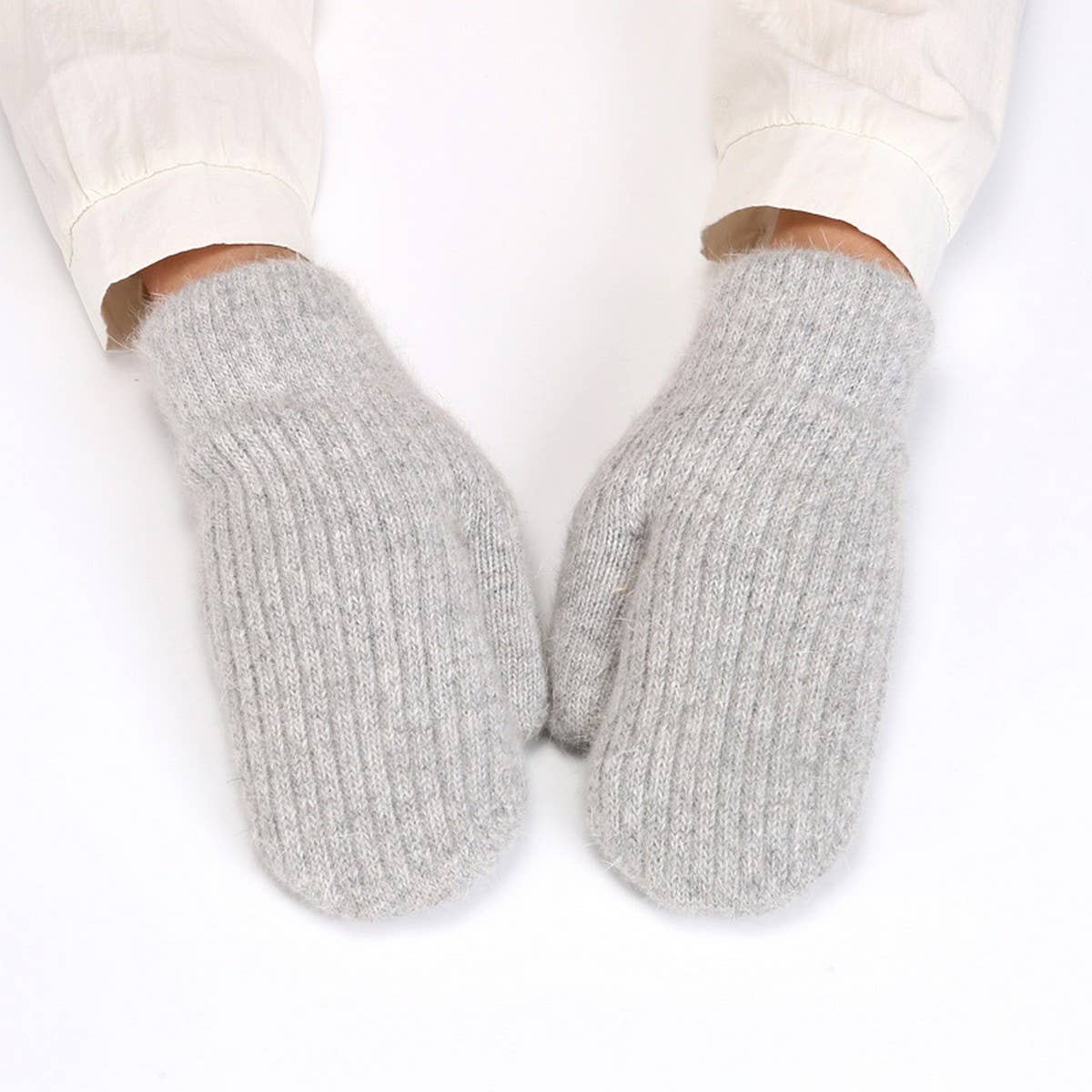 KNITTED WOOL COVERED WINDPROOF WARM GLOVES_CWAG0249