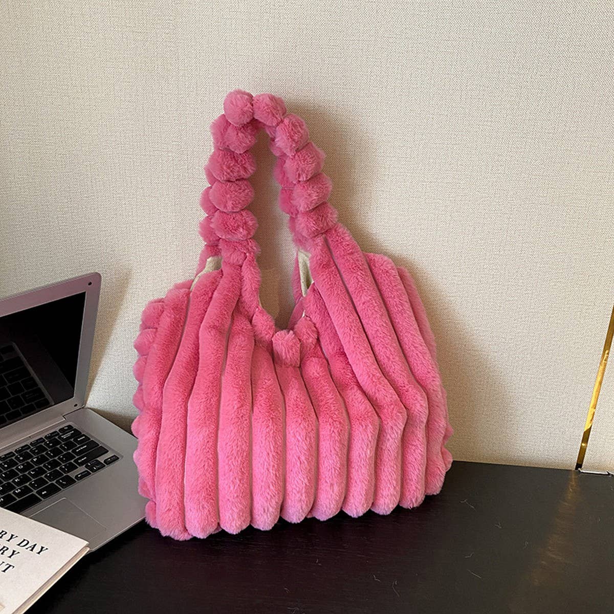 WINTER FASHION VERTICAL STRIPED SHOULDER PLUSH BAG_CWAB3957