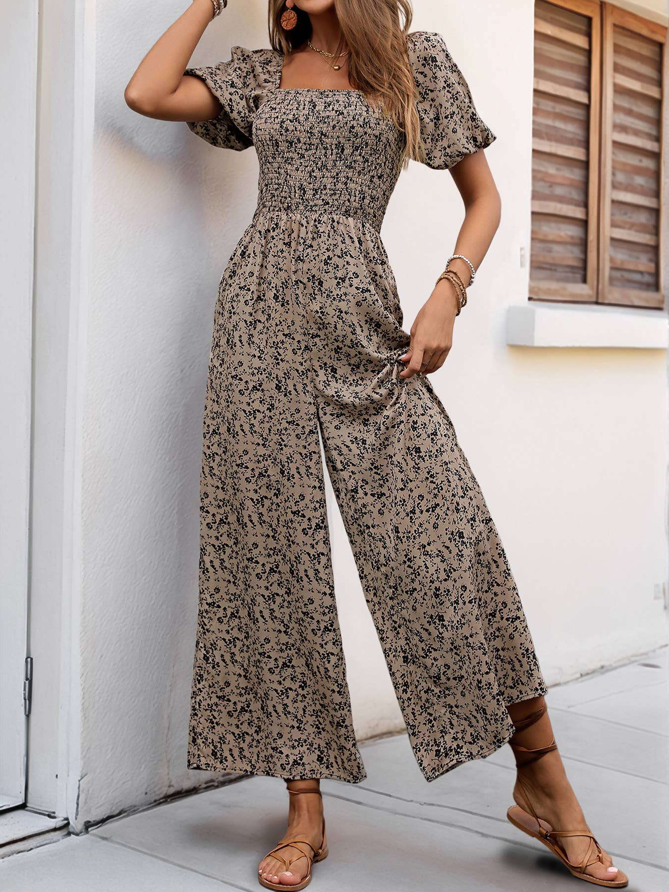 Printed jumpsuit with square collar puffed sleeve